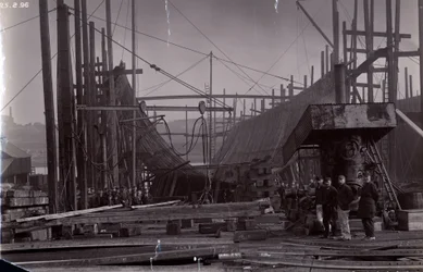Le ferry brise-glace SS Baikal en construction par Sir W.G. Armstrong Mitchell and Co. Ltd., au chantier naval de Low Walker, Newcastle upon Tyne en 1896